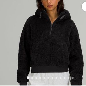 NWOT Lululemon Textured Fleece 1/2 Zip; black; size 4